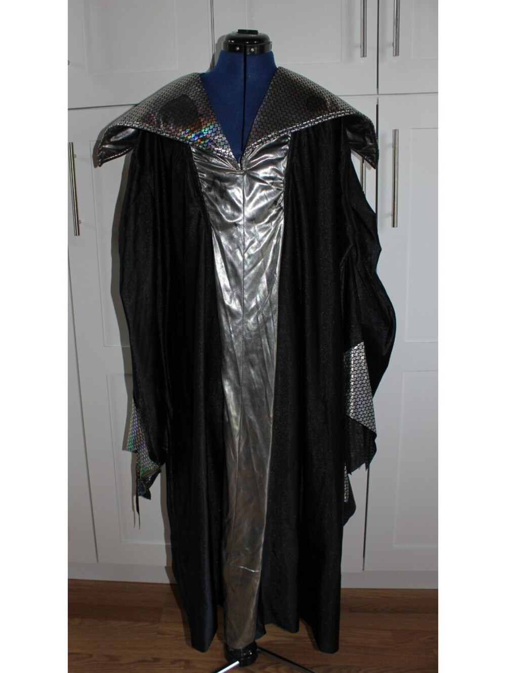 Black and Silver Sorcerer Wizard Robe Costume XXL - Measurements in Description